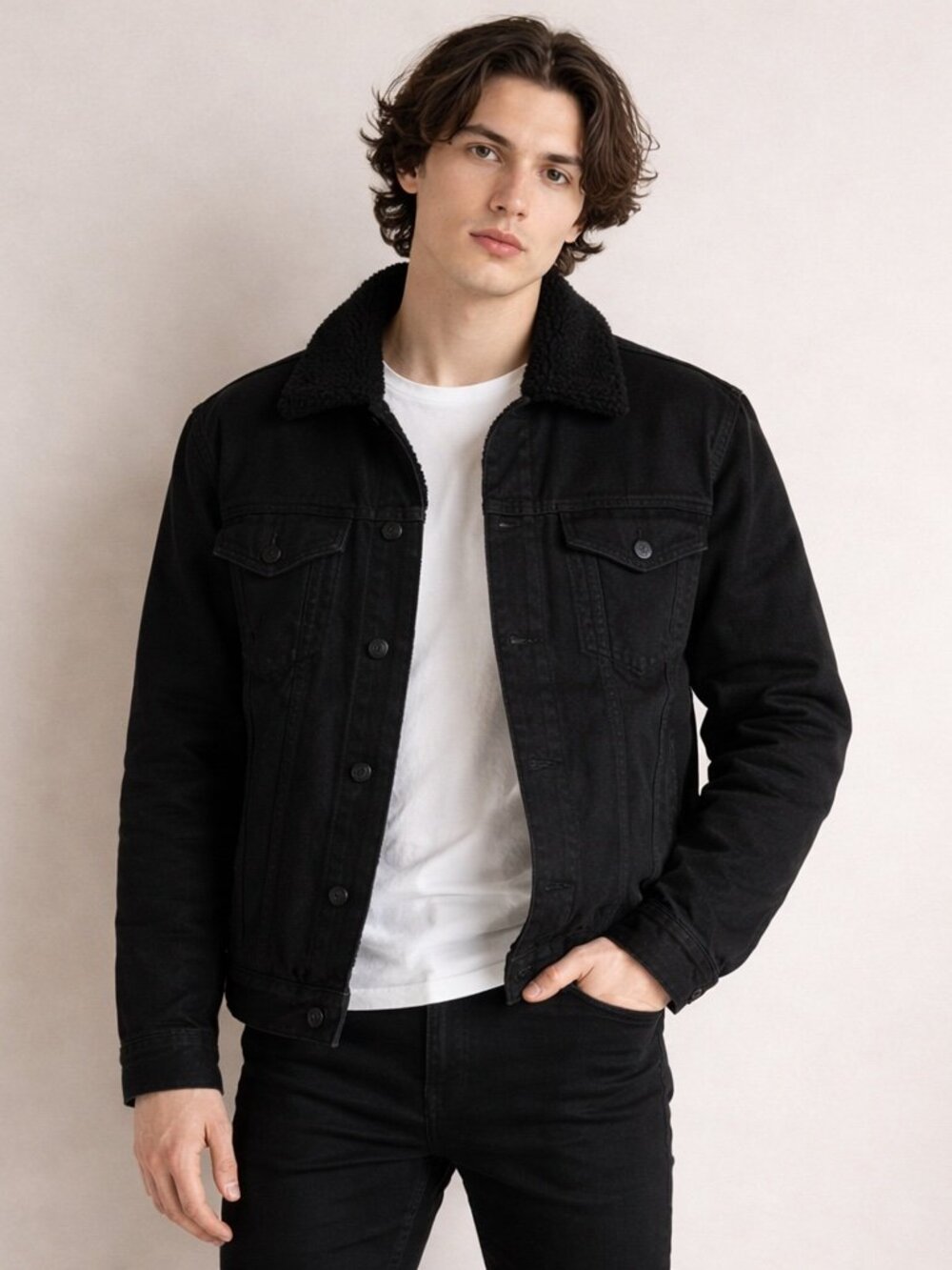 LEVI'S BNWT - Trucker black denim/sherpa jacket - size S